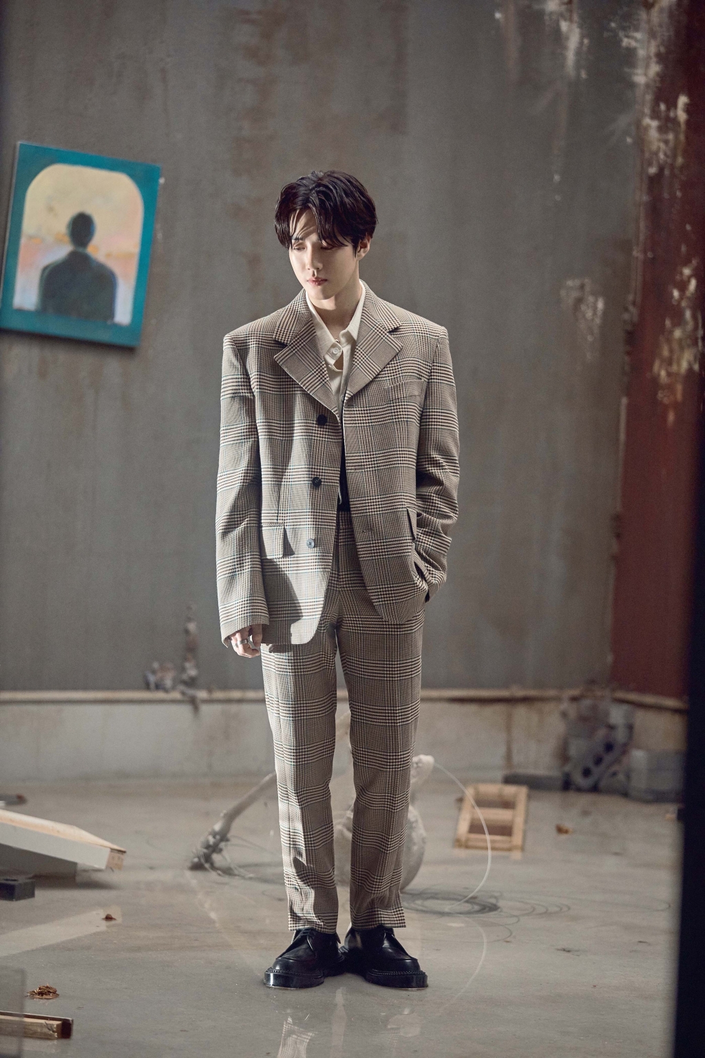 The first solo album title song Love, Lets Love Music Video Teaser video of group EXO member Suho was released.Suhos Love, Lets Do Music Video Teaser video, released on the 28th, has raised expectations for a new song because it can meet the warm and emotional atmosphere of the song and Suhos warm visuals.Also, at 0 am on the 29th, Love, Lets Music Video second teaser video will be released through YouTube and Naver TV SMTOWN channels.It is expected to focus attention on global music fans.In addition, the lyrics of the modern rock genre Love, Haja are poor and insufficient in expressing love, but the lyrics of the lyrics and the soft tone of Suho add to the charm of the song.Suhos first mini-album, Self-Portrait, features a total of six songs based on band sound, in which Suho participated in the songwriting, and will be released on various music sites including Flo, Melon, Genie, iTunes, Apple Music, Sporty Pie, QQ Music, Cougu Music, Cougar Music and Couwar Music at 6 p.m. on the 30th.