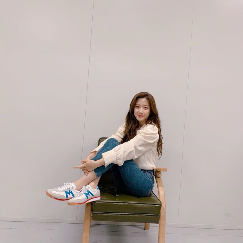 Actor Moon Ga-young showed off her innocent beauty.Moon Ga-young posted a photo on her Instagram page on March 29.Inside the picture was a picture of Moon Ga-young wearing blue jeans and white sneakers; Moon Ga-young smiles at the camera.Moon Ga-youngs innocent beauty catches the eye.The fans who responded to the photos responded such as It is so cute, It is perfect in beauty and It is a picture of everyday life.delay stock
