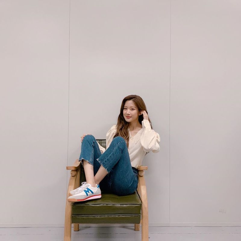 Actor Moon Ga-young showed off her innocent beauty.Moon Ga-young posted a photo on her Instagram page on March 29.Inside the picture was a picture of Moon Ga-young wearing blue jeans and white sneakers; Moon Ga-young smiles at the camera.Moon Ga-youngs innocent beauty catches the eye.The fans who responded to the photos responded such as It is so cute, It is perfect in beauty and It is a picture of everyday life.delay stock