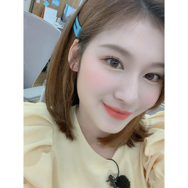 Girl group TWICEs Sana transforms into Short hairSana posted articles and photos on TWICE official SNS on the 28th, When will this come out?In the photo, Sana cuts her long hair in Short hair style; fresh beauty like Hwasa Spring is thrilling fans.Meanwhile, TWICE was scheduled to hold TWICE WOLRD TOUR 2019 IN JAPAN  (TWICE World Tour 2019 TWICE Ritz in Japan) at Japan Tokyo Dome on the 3rd and 4th, but it was postponed to April 15th and 16th due to the spread of Corona 19.But this is also a delayed situation.TWICE SNS
