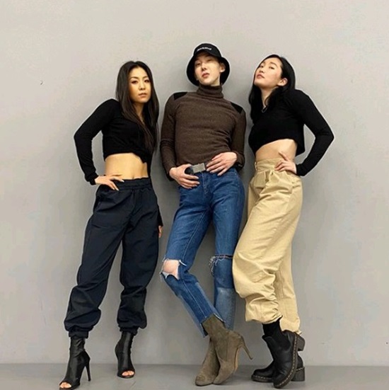 Singer Jo Kwon has revealed his latest situation after Discharge.On the 29th, Jo Kwon posted a picture on his Instagram with an article entitled Adrenaline was a spring day.Jo Kwon in the photo shows off his dignified figure in high heels between dancers Lip J and Jerry Coo.Jo Kwons dignifiedness, which is unfamiliar with different fashions, catches the eye.Jo Kwon, who joined the active duty in August 2018, was Discharged on Monday.Photo = Jo Kwon Instagram