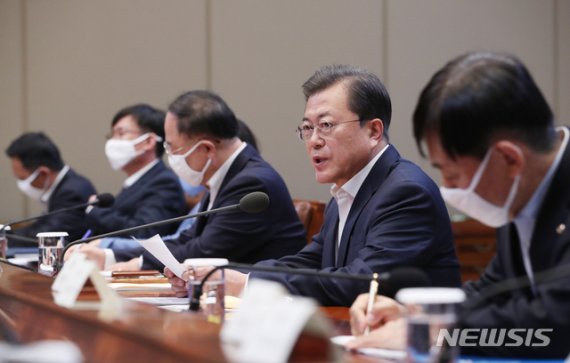 與, '전국 70% 가구'에 100만원 지원 논의..文대통령 '최종결심' 남아
