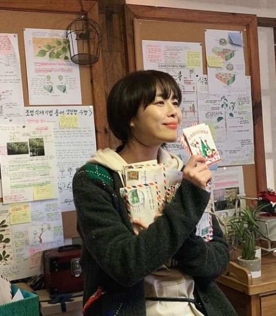 Lee Ha-na posted several photos on his SNS on the 30th, along with an article entitled Half of the Half episode 1: A Sunhobang, which was created for a very short god.The photo shows Lee Ha-na in the TVN Drama half-half-half filming scene.Lee Ha-na looks at the set props that show detailed details such as the Plants manual and letter pile filled with walls.Lee Ha-na said, It was a day when I could not keep my mouth shut on my small teams Some Like It Hot, which expressed my grandmothers Some Like It Hot, which is a support for children who need help from all over the world.Everyone is so eager to be in their place today, and I hope that today and tomorrow will be a lot of half-half parts 3 and 4, he added.On the other hand, TVN Drama Ban-Yi-Hahn is a work that depicts the story of unrequited love that begins, grows, and ends with the artificial intelligence programmer House of Representatives and classical recording engineer Seo-woo.