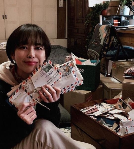Lee Ha-na posted several photos on his SNS on the 30th, along with an article entitled Half of the Half episode 1: A Sunhobang, which was created for a very short god.The photo shows Lee Ha-na in the TVN Drama half-half-half filming scene.Lee Ha-na looks at the set props that show detailed details such as the Plants manual and letter pile filled with walls.Lee Ha-na said, It was a day when I could not keep my mouth shut on my small teams Some Like It Hot, which expressed my grandmothers Some Like It Hot, which is a support for children who need help from all over the world.Everyone is so eager to be in their place today, and I hope that today and tomorrow will be a lot of half-half parts 3 and 4, he added.On the other hand, TVN Drama Ban-Yi-Hahn is a work that depicts the story of unrequited love that begins, grows, and ends with the artificial intelligence programmer House of Representatives and classical recording engineer Seo-woo.