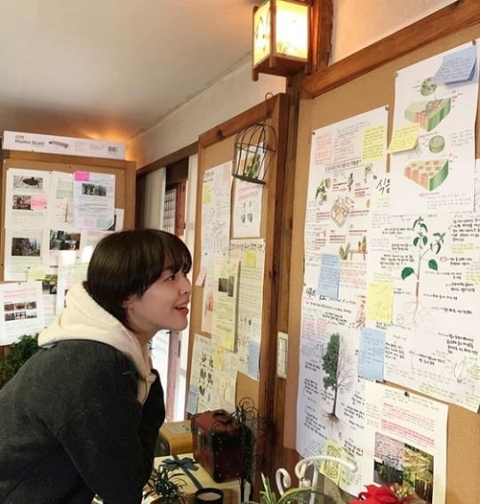 Lee Ha-na posted several photos on his SNS on the 30th, along with an article entitled Half of the Half episode 1: A Sunhobang, which was created for a very short god.The photo shows Lee Ha-na in the TVN Drama half-half-half filming scene.Lee Ha-na looks at the set props that show detailed details such as the Plants manual and letter pile filled with walls.Lee Ha-na said, It was a day when I could not keep my mouth shut on my small teams Some Like It Hot, which expressed my grandmothers Some Like It Hot, which is a support for children who need help from all over the world.Everyone is so eager to be in their place today, and I hope that today and tomorrow will be a lot of half-half parts 3 and 4, he added.On the other hand, TVN Drama Ban-Yi-Hahn is a work that depicts the story of unrequited love that begins, grows, and ends with the artificial intelligence programmer House of Representatives and classical recording engineer Seo-woo.