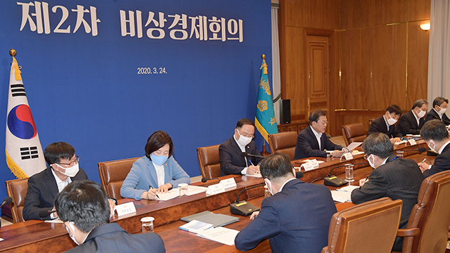 전국 70% 가구에 '긴급 생계비' 100만 원 가닥..문 대통령 오늘 발표