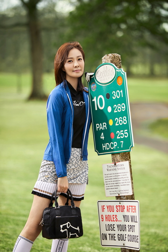 Actor Son Tae-young presented a comfortable and relaxed field look through a digital campaign with a golf wear brand.Golfwear brand Hill Creek unveiled its digital campaign Style on Green with Actor Son Tae-young on March 30.This campaign, which was released as a digital picture and film, has a comfortable feeling that causes the illusion of traveling as well as rounding on a green field after a long winter.Son Tae-young is a neat monochrome item in the background of a Golf course in Princeton, USA, showing classic yet sensual styling and showing a suitable figure for the modifier of pictorial artisans.Best, knit cardigan, and Kurot pants were directed by her own personality, and she proposed styling for light travel as well as rounding spring season with coordinated items such as sun cap, dot bag, and nissacks.Along with this, digital film was also released.Based on the natural appearance like making film and the green color that utilizes the freshness of warm spring day, it contains the fresh and relaxed appearance of Son Tae-young.bak-beauty