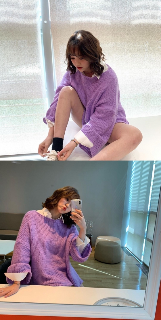 Group Gugudan member Mina showed friendship with Kim Se-jeong.Mina posted a picture on his Instagram on the 30th with an article entitled Play like my Waiting Room in the Cleaning Sister Waiting Room.The photo shows Mina tying her shoelaces or taking selfies through a mirror, which she wore in purple knits to make her lovely charm stand out.The netizens who responded to this responded that Both are cute and Born to Be Cuit.On the other hand, Mina played the role of Kim Yuna in TVN Drama Hotel Deluna which last year.