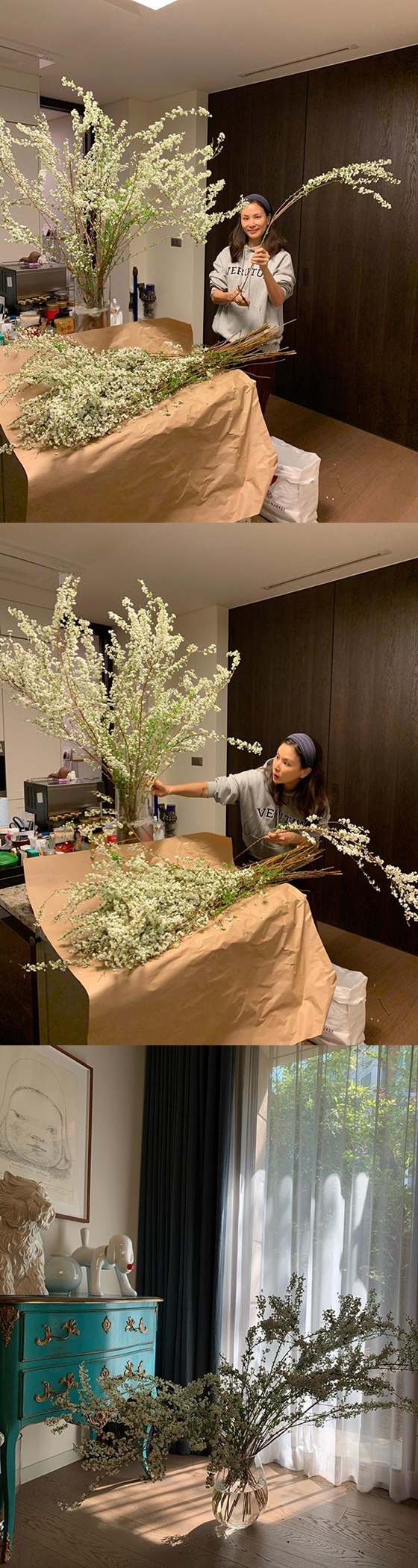Ko So-young posted three photos on his Instagram with an emoticon on the 30th.Ko So-young, in the public photo, is in a flower arrangement; he even posed with flowers.Lee Yoon-mi, who met this, commented, I will meet my house soon enough to see my sister.Meanwhile, Ko So-young recently donated 50 million won in donations related to the new corona virus infection (Corona 19) and 50 million won worth of sanitary products including masks.