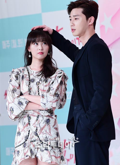 Actor Park Seo-joon, 32, was once again reborn as Top-trend Actor.Park Seo-joon received a great love from viewers through JTBC Drama Itae One Clath which ended on the 21st.Park Seo-joon plays the role of the main character, Park Sae, and shows 100% perfect synchro rate with Ones Web toon character, capturing the audience.Especially, One Clath in the One Clath, the night hair of the Parksae is popular among 2030 men, including parody in the entertainment industry and hip street look.Park Seo-joon, who proved that Class is a different top-trend with Itae One Clath, is positively discussing Kim Eun-hees new drama Jirisan.I gathered pictures until I became a top-trendActor in anticipation of a new transformation of Park Seo-joon.Park Seo-joon, visuals that were warmed up during his rookie days (2014, Drama Golden production report)Park Seo-joon, the beginning is the younger son (2014, Drama Love of Witches production report). Park Seo-joon, Jung Suk of Sweet Boyfriend Look (2016, Movie Beauty Inside Press Preview)Park Seo-joon, the start of a female-heart sniper (2017; Drama Thumb My Way production report)Park Seo-joon, Young Peoples Cops Receives Young Gi-Hop Rookie of the Year Award (2018.01)Park Seo-joon, who attended the brand event, is more than angry (2018.03).Park Seo-joon, Gentle Gentleman on the Red Carpet (2018; Grand Prize in White Arts).A beautiful smile that Park Seo-joon showed up at the brand event (2019.06).Park Seo-joon (2020, Dramas One Klath production report)