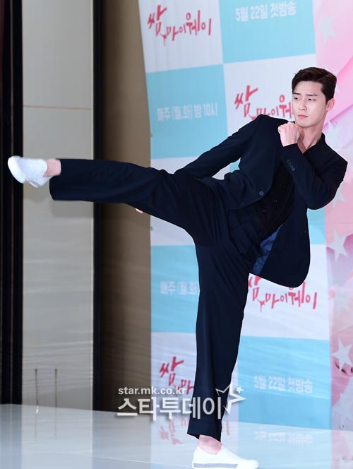 Actor Park Seo-joon, 32, was once again reborn as Top-trend Actor.Park Seo-joon received a great love from viewers through JTBC Drama Itae One Clath which ended on the 21st.Park Seo-joon plays the role of the main character, Park Sae, and shows 100% perfect synchro rate with Ones Web toon character, capturing the audience.Especially, One Clath in the One Clath, the night hair of the Parksae is popular among 2030 men, including parody in the entertainment industry and hip street look.Park Seo-joon, who proved that Class is a different top-trend with Itae One Clath, is positively discussing Kim Eun-hees new drama Jirisan.I gathered pictures until I became a top-trendActor in anticipation of a new transformation of Park Seo-joon.Park Seo-joon, visuals that were warmed up during his rookie days (2014, Drama Golden production report)Park Seo-joon, the beginning is the younger son (2014, Drama Love of Witches production report). Park Seo-joon, Jung Suk of Sweet Boyfriend Look (2016, Movie Beauty Inside Press Preview)Park Seo-joon, the start of a female-heart sniper (2017; Drama Thumb My Way production report)Park Seo-joon, Young Peoples Cops Receives Young Gi-Hop Rookie of the Year Award (2018.01)Park Seo-joon, who attended the brand event, is more than angry (2018.03).Park Seo-joon, Gentle Gentleman on the Red Carpet (2018; Grand Prize in White Arts).A beautiful smile that Park Seo-joon showed up at the brand event (2019.06).Park Seo-joon (2020, Dramas One Klath production report)