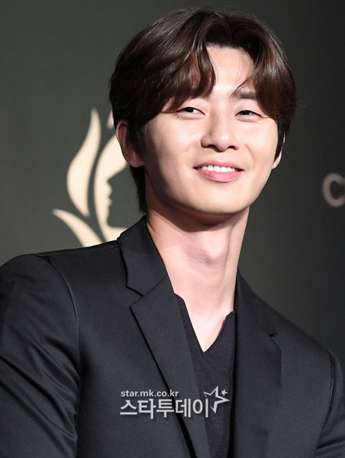 Actor Park Seo-joon, 32, was once again reborn as Top-trend Actor.Park Seo-joon received a great love from viewers through JTBC Drama Itae One Clath which ended on the 21st.Park Seo-joon plays the role of the main character, Park Sae, and shows 100% perfect synchro rate with Ones Web toon character, capturing the audience.Especially, One Clath in the One Clath, the night hair of the Parksae is popular among 2030 men, including parody in the entertainment industry and hip street look.Park Seo-joon, who proved that Class is a different top-trend with Itae One Clath, is positively discussing Kim Eun-hees new drama Jirisan.I gathered pictures until I became a top-trendActor in anticipation of a new transformation of Park Seo-joon.Park Seo-joon, visuals that were warmed up during his rookie days (2014, Drama Golden production report)Park Seo-joon, the beginning is the younger son (2014, Drama Love of Witches production report). Park Seo-joon, Jung Suk of Sweet Boyfriend Look (2016, Movie Beauty Inside Press Preview)Park Seo-joon, the start of a female-heart sniper (2017; Drama Thumb My Way production report)Park Seo-joon, Young Peoples Cops Receives Young Gi-Hop Rookie of the Year Award (2018.01)Park Seo-joon, who attended the brand event, is more than angry (2018.03).Park Seo-joon, Gentle Gentleman on the Red Carpet (2018; Grand Prize in White Arts).A beautiful smile that Park Seo-joon showed up at the brand event (2019.06).Park Seo-joon (2020, Dramas One Klath production report)