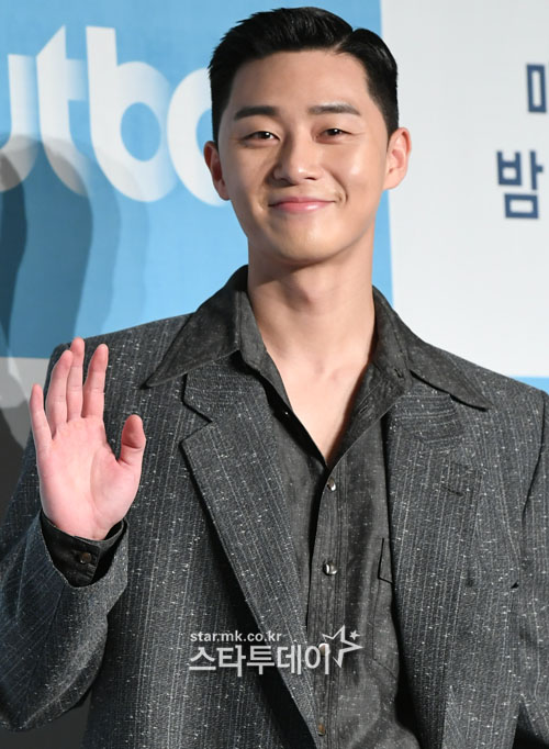 Actor Park Seo-joon, 32, was once again reborn as Top-trend Actor.Park Seo-joon received a great love from viewers through JTBC Drama Itae One Clath which ended on the 21st.Park Seo-joon plays the role of the main character, Park Sae, and shows 100% perfect synchro rate with Ones Web toon character, capturing the audience.Especially, One Clath in the One Clath, the night hair of the Parksae is popular among 2030 men, including parody in the entertainment industry and hip street look.Park Seo-joon, who proved that Class is a different top-trend with Itae One Clath, is positively discussing Kim Eun-hees new drama Jirisan.I gathered pictures until I became a top-trendActor in anticipation of a new transformation of Park Seo-joon.Park Seo-joon, visuals that were warmed up during his rookie days (2014, Drama Golden production report)Park Seo-joon, the beginning is the younger son (2014, Drama Love of Witches production report). Park Seo-joon, Jung Suk of Sweet Boyfriend Look (2016, Movie Beauty Inside Press Preview)Park Seo-joon, the start of a female-heart sniper (2017; Drama Thumb My Way production report)Park Seo-joon, Young Peoples Cops Receives Young Gi-Hop Rookie of the Year Award (2018.01)Park Seo-joon, who attended the brand event, is more than angry (2018.03).Park Seo-joon, Gentle Gentleman on the Red Carpet (2018; Grand Prize in White Arts).A beautiful smile that Park Seo-joon showed up at the brand event (2019.06).Park Seo-joon (2020, Dramas One Klath production report)