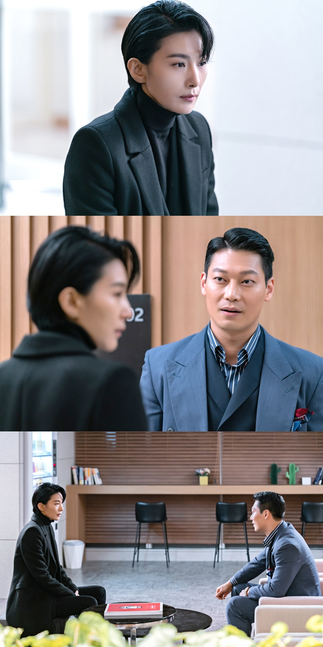 Kim Seo-hyung pressures Park Hoon no one knows.On the 30th, SBS monthly drama No One Knows (playplay by Kim Eun-hyang and director Lee Jung-heum) opens the second act.If Act 1 depicted the Fall of the Jennifer 8 of the sex marks and the Boy Ko Eun-ho (An Ji-ho), which took place around the main character Cha Young-jin (Kim Seo-hyung), the truth is expected to be revealed as the link between the series of events is revealed in Act 2.The interest and expectation of the enthusiastic viewers will increase how the story that has been accumulated tightly will be stirred.Among them, the production team of No One Knows is drawing attention by revealing the image of Cha Young-jin, who is pressing Baek Sang-ho (Park Hoon-moo) with a sharper look as if he has caught something.In the photo, Cha Young-jin and Baek Sang-ho face each other in a hospital where Ko Eun-ho is hospitalized.Tensions rise in the appearance of Cha Young-jin, who seems to be penetrating the opponents intentions, and Baek Sang-ho, who changes his expression as if observing his opponent.Ko Eun-ho, the Boy who crashed into Cha Young-jin, is the second friend of her life, the only Boy who gives warm rest to her life, which was like ruins.The owner of the Millennium Hotel where Ko Eun-ho crashed, and he is showing many suspicious behaviors, as he has been in the middle of a hotel, and he has been in the middle of a hotel.In the last eight episodes, he chased Jang Gi-ho (Kwon Hae-hyo), who is expected to hold a link between the Jennifer 8 of Sung-shun and the Fall of Ko Eun-ho, to the bottom of his chin.Cha Young-jin, who desperately chases the trail of the Fallen Ko Eun-ho. Baek Sang-ho, who is showing some unsatisfactory behavior regarding the Fall of Ko Eun-ho.What clues will Cha catch through his conversation with Baek Sang-ho? How did the two actors express this tense tension? Attention is drawn to the 9th episode of No One Knows.Nobody knows, the production team said, Today (30th) Cha Young-jin catches an important clue related to the Fall of Ko Eun-ho, and Cha Young-jin sharpens the characters related to the clue, starting with Baek Sang-ho.I would like to ask for your expectation in the 9th episode of No one knows, which will be more chewy around the turnaround point. Meanwhile, the 9th episode of Nobody Knows will air at 9:40 p.m. on the 30th.