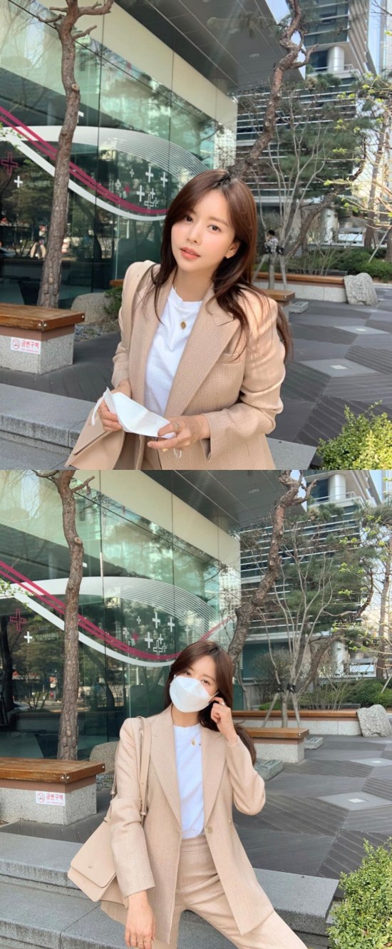 Actor Han Bo-reum has shared his current status.Han Bo-reum posted a picture on his 30th day with his article Lets go home!In the open photo, Han Bo-reum showed off his chic charm in a beige suit, especially because he boasts visuals that he can not hide even though he is wearing a mask.Han Bo-reum is scheduled to appear in the web drama Timing, which is filmed in JTBC entertainment The Romance.Photo: Han Bo-reum Instagram  