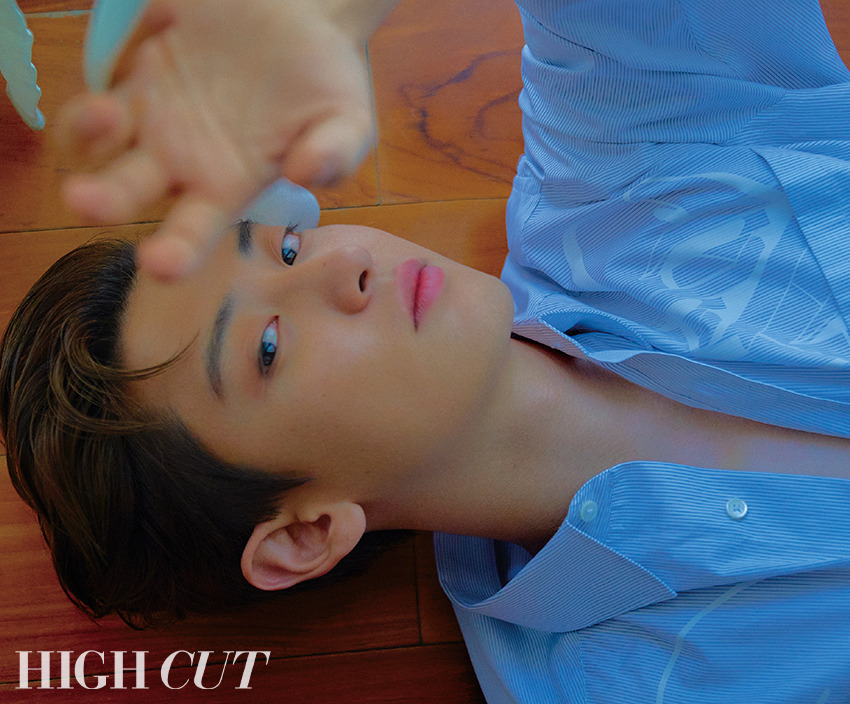 Magazine Hycutt released the picture on the 31st with two versions of Chanyeol.Chanyeol visited Bali for the first time in January, and completed a picture of a free travel concept in the background of the blue sea, sky and nature of Sumi Beach.Chanyeol was a brilliant figure in the warm sunshine, and she was transformed into another inside, creating a cold, mysterious atmosphere to match the wood interior and calm mood.In addition, Hycutt 261, which features the picture of Chanyeol, featured 23 straight pictures of Chanyeols film camera.When asked if EXO. Chanyeol, who became a group for nine years, felt a sense of exacerbation, he said, Now, even if you look at the members and eyes, or even if you do not look at your eyes,In fact, it doesnt feel like it was so long ago when you were in your first year of debut or trainee, because youve been working and youve been together.I am continuing to do something without rest this year, so the time ahead seems to flow like before. I am a group that fits the expression of cooler and I want to be cool all the time over time, he said.Chanyeol, who is gradually revealing his own music world through solo activities such as unit activities with Sehun and Dokkaebi, Romantic Doctor Kim Sabu 2 OST.When asked what difference does EXOs Music and Chanyeols Music make, he said, If EXOs Music is combined with each other and shines most when performing together on stage, I want to capture the feelings I felt at moments like any experience or thought in Music, which has more opinions.Asked what he would like to see in the future, Chanyeol said, The most admired part of seeing other great artists is consistency.I want to keep my original musical tendency and world unchanged over time, and I want to continue to develop and develop, reach some area, and keep it.That seems to be the way I want to go, he said. There is still too much to develop.There are many things I want to do so that I think I have barely stepped up, and if I am greedy, my goal is at the top.If you have a lot of opportunities to show the world what you want to do, I hope you do not lose this mind. Meanwhile, Chanyeols interviews with the pictorials can be found in the magazine Hycutt 261, published on April 2.