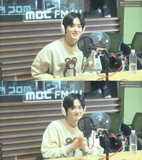 Group EXO Suho Choices Noon Hope Song as the first schedule of Solo activity.MBC FM4Us Noon Hope Song Kim Shin-Young, which was broadcast on the afternoon of the 31st, featured Solo debut Suho as a guest on the first mini album Self-Portrait the previous day.DJ Kim Shin-Young was thrilled that We Choices our Radio as the first schedule of our first Solo activity.I asked the members what radio they would like to appear on, he said, Of course it is not a noon hope song.Meanwhile, Suhos self-portrait was released on the 30th on various music sites.