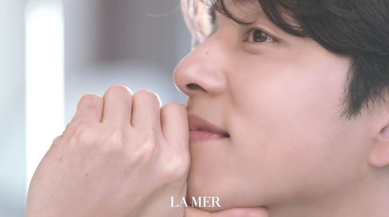 Actor Gong Yoo has been selected as the new Model for luxury skincare brand La Mer.On the other hand, Gong Yoo is scheduled to meet with the audience this year as a movie Seobok.