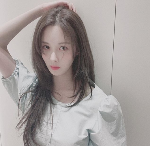 Singer and Actor Seohyun has unveiled a self-portrait full of innocence.Seohyun wrote there on his Instagram on the 31st of last month and posted a picture.In the photo, Seohyun wears a long straight hair and a blouse, which shows a feminine atmosphere. He gazes at the camera with a expressionless expression and has a strange atmosphere.Meanwhile, Seohyun will appear in JTBCs new drama Private Life, a comprehensive channel scheduled to air this year.