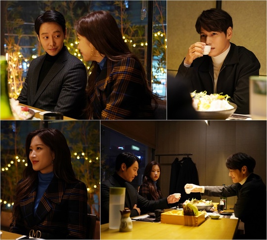 Kim Dong-wook, Moon Ga-young, who has a friendly atmosphere, and Ji Il-joooos cool eyes watching it were captured.The MBC drama The Mans Memory (played by Kim Yoon-joo, Yoon Ji-hyun/directed by Oh Hyun-jong, Lee Soo-hyun) will feature a scene cut on April 1 featuring Kim Dong-wook (played by Lee Jung-hoon), Moon Ga-young (played by Yeo Ha-jin), and Ji Il-jooo (played by Ji Hyun-geun)s inconsiderate Love Triangle (played by DJ Ivy mix). It was released.The public steel shows Kim Dong-wook, Moon Ga-young, and Ji Il-joooo gathered in one place.Kim Dong-wook and Moon Ga-young rob their eyes as they show off their affectionate lover force.The two sit side by side and smile at each other, and the appearance of the sweet people makes them excited.Especially, the two of them are giving signs with their eyes as if they are talking about a secret story, and the honey falls from Kim Dong-wooks eyes toward Moon Ga-young and doubles the excitement.emigration site