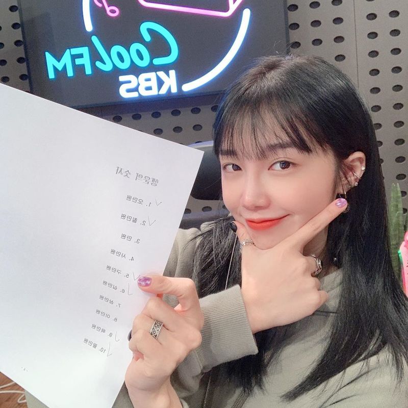 Group Apink member Jung Eun-ji showed off her fresh beautiful looks.KBS Cool FM Jung Eun-jis song plaza official Instagramgram posted a picture on April 1.Inside the picture was a picture of Jung Eun-ji with a radio script; Jung Eun-ji smiles at the camera.Jung Eun-jis fresh beautiful look and remorseful look catch the eye.The fans who responded to the photos responded such as It is so beautiful, I feel like it is more beautiful and so on.delay stock