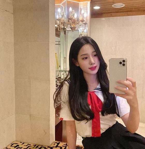 Johyun posted a picture on his instagram on the 1st, along with an article entitled I would like to ask your sisters brother April Fools Day.Johyun in the photo poses in a uniform, looking into the mirror, still a student-like, fresh visual catches his eye.On the other hand, Johyun recently appeared on the SBS entertainment program Jungles Law in Phone Pay.