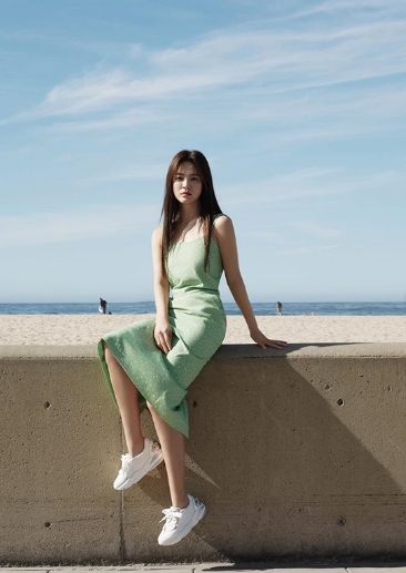 <p>Song Hye-kyo is the last month 31 to his Instagram in their real brand super sweet cute picture to some public.</p><p>The revealed pictorial belongs to Song Hye-kyo is at the beach long dress wearing men with Beautiful looks and off you are. Another photo in the white dress, wearing a clean simple fun revealing and Song Hye-kyo of all our won.</p><p>Also long wild hair Song Hye-kyos pure fun to more of them. The years flow free search for Song Hye-kyo of the dolls Beautiful looks with Gaze to Rob.</p><p>Meanwhile Song Hye-kyo recently, Professor SEO Gyeong-Deok, along with Kazakhstan, Kyzylorda state and University library in Hong pilot the generals of a large part of the room was donated.</p>