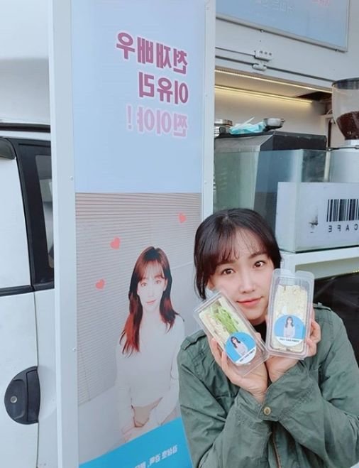 Lee Yoo-ri posted several photos on his SNS on the 1st of the day with an article entitled Thank you Kim Sang-ho director Choi Byung-mo brother.Lee Yoo-ri in the public photo is standing in front of Coffee or Tea, who arrived at the filming of Channel A new drama Lie of Lies.He is showing his joy by holding up the sandwich he came with.Snack tea and drink cup holders include phrases such as Actor Lee Yoo-ri is steamed! and Lee Yoo-ri Actor is one.Lee Yoo-ri and Choi Byung-mo have been breathing through MBC drama Spring Comes Spring directed by Kim Sang-ho last year.On the other hand, Channel A new drama Lie of Lies starring Lee Yoo-ri is a work that depicts a suspense melodrama of a woman who started false love to become a stepmother of an adopted daughter.Lee Yoo-ri, Yeon Jung-hoon, Lee Il-hwa and Im Ju-eun will be airing in May.