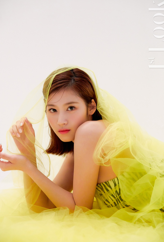 TWICE member Sana made her first solo photo since her debut and covered the fashion magazine cover.April 2 Magazine First ImpressionsIs released some of the first solo pictures and interviews of Sana to be shown through No. 193.In the open photo, Sana has attracted many peoples attention at once by radiating various charms through unique lovely appearance and innocence.Sana led the atmosphere of the filming scene with a thrill about the first solo picture, and finished shooting in a pleasant atmosphere with various expressions, poses and perfect visuals.In an interview after the photo shoot, Sana said, I was always with the members, so it was a little empty and awkward, but it was really fun.I originally liked to take pictures, so I thought I would like to go on a solo one day. bak-beauty