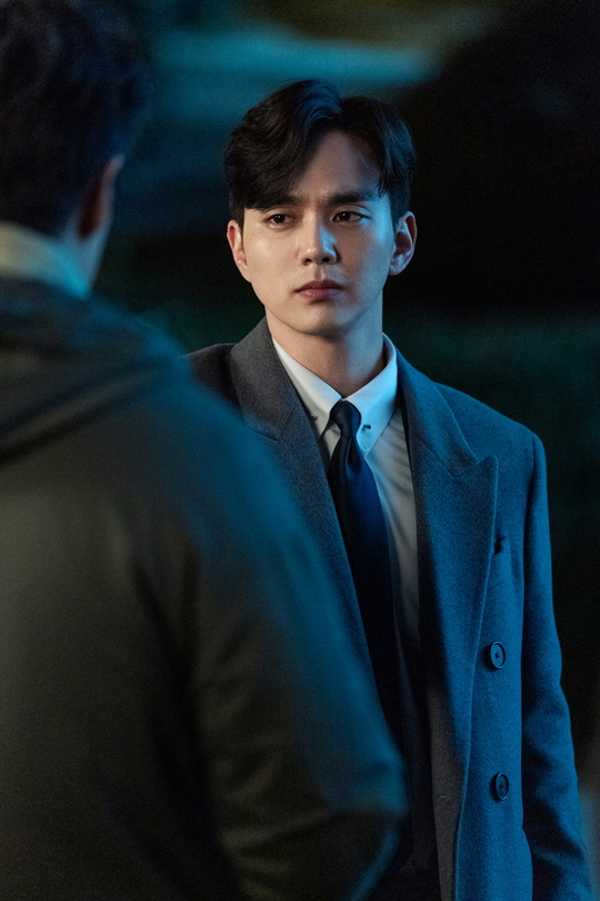 Memoir of Warlist Yoo Seung-ho, Lee Se-young is given a shadow of Danger.TVNs Drama Memoir of Warlist (director Kim Hwi-hyeon Oh Seung-yeol, playwright Andoha Hwanghana, production studio Dragon, studio 655) is on the day with Daech, who constantly provokes Camellia (Yoo Seung-ho) and One lineready (Lee Se-young) on April 2 I have captured the i station.Here, Camellias falling figure heightens Dangers sense and adds tension.The appearance of Jin Jae-gyu, a prominent suspect who is believed to be The Salton Sea in the last broadcast, peaked at a mysterious incident.Jin Jae-gyu, who stimulated Camellia and One lineready with the bizarre Premonition that three people who had skin contact with Camellia before the moon died.The breathtaking psychological battle between Camellia and One lineready against this gave the tension a tight pull and a suction.Above all, the impact ending of the criminal who pulled the trigger to the second Murder scene, Lieutenant Koo Gyeong-tan (Ko Chang-seok) and Detective Oh Se-hoon (Yoon Ji-on), raised questions about the future events.Amid the deepening mystery of The Salton Sea, which kills those who deserve to die, the unrelenting Camellia, One lineready and Jin Jae-kyus tight Daechi station situation in the photo released on the day create an unusual minute.Jin Jae-gyu, who has constantly provoked two people by referring to his childhood.Camellia and One lineready, who are watching the act of suspicious behavior with sharp eyes, are interesting.After touching his body in the ensuing photo, the image of Camellia, who has lost her mind and collapsed, increases tension.I am curious about the identity of Danger, who gave Camellia and One lineready, whether Jin Jae-gyu, who refused to scan Memory at the first meeting, allowed Memory scan.In the eighth episode, a shocking reversal is drawn: Jin Jae-gyu, who poured out a bizarre Premonition like a godly man, as well as a shaman altar that was somber.In the ongoing Murder incident, it is noteworthy whether he is the The Salton Sea pursued by Camellia and One lineready.Above all, the hot commitment of Camellia and One lineready, who have been reborn as partners, will catch a decisive clue and take a step closer to the truth of the case.kim myeong-mi