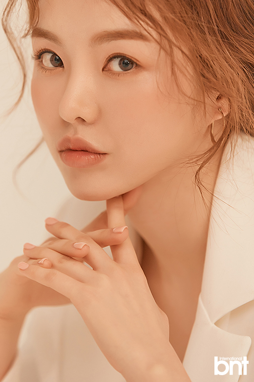 Lily praised the Momoland JooE.Flower lilies with pure white color. Heres a singer who resembles the lilies.Lily, an attractive singer who wants to capture all the colors, although the color is not clear in one color, recently took a picture with bnt.When I built my name, my real name was so common and I did not know what color I had, so I was worried about how to build it.The reason I chose Lily, which means lily, as the name is because any color is painted on white color.Lily, who is planning to work hard in the future, revealing her aspiration to express any color like white, and asking him to look forward to the various colors he will show.He has shown a lot of charms that he does not know his color throughout the filming and interview. I am looking forward to touching the public with what voice and song he will make in the future.In particular, Lily has a history of being a vocal trainer and vocal director of girl group Momoland.Asked about the episode, he said: In fact, there are no special episodes and Momoland member Nancy was so pretty that she was memorable.At the time of training, I was more beautiful than a pretty singer, but I taught hard to be a singer who is good at singing.kim myeong-mi