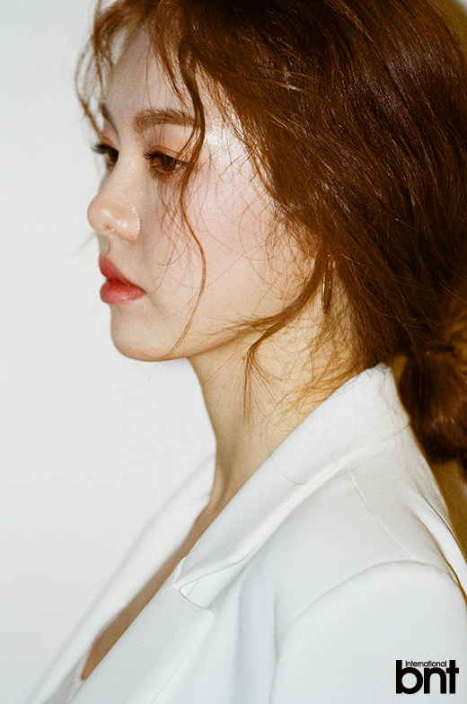 Lily praised the Momoland JooE.Flower lilies with pure white color. Heres a singer who resembles the lilies.Lily, an attractive singer who wants to capture all the colors, although the color is not clear in one color, recently took a picture with bnt.When I built my name, my real name was so common and I did not know what color I had, so I was worried about how to build it.The reason I chose Lily, which means lily, as the name is because any color is painted on white color.Lily, who is planning to work hard in the future, revealing her aspiration to express any color like white, and asking him to look forward to the various colors he will show.He has shown a lot of charms that he does not know his color throughout the filming and interview. I am looking forward to touching the public with what voice and song he will make in the future.In particular, Lily has a history of being a vocal trainer and vocal director of girl group Momoland.Asked about the episode, he said: In fact, there are no special episodes and Momoland member Nancy was so pretty that she was memorable.At the time of training, I was more beautiful than a pretty singer, but I taught hard to be a singer who is good at singing.kim myeong-mi