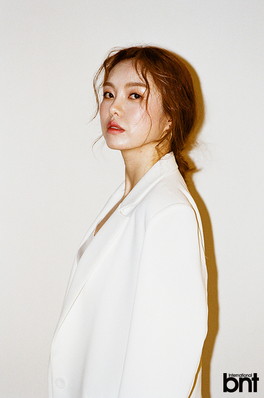 Lily praised the Momoland JooE.Flower lilies with pure white color. Heres a singer who resembles the lilies.Lily, an attractive singer who wants to capture all the colors, although the color is not clear in one color, recently took a picture with bnt.When I built my name, my real name was so common and I did not know what color I had, so I was worried about how to build it.The reason I chose Lily, which means lily, as the name is because any color is painted on white color.Lily, who is planning to work hard in the future, revealing her aspiration to express any color like white, and asking him to look forward to the various colors he will show.He has shown a lot of charms that he does not know his color throughout the filming and interview. I am looking forward to touching the public with what voice and song he will make in the future.In particular, Lily has a history of being a vocal trainer and vocal director of girl group Momoland.Asked about the episode, he said: In fact, there are no special episodes and Momoland member Nancy was so pretty that she was memorable.At the time of training, I was more beautiful than a pretty singer, but I taught hard to be a singer who is good at singing.kim myeong-mi