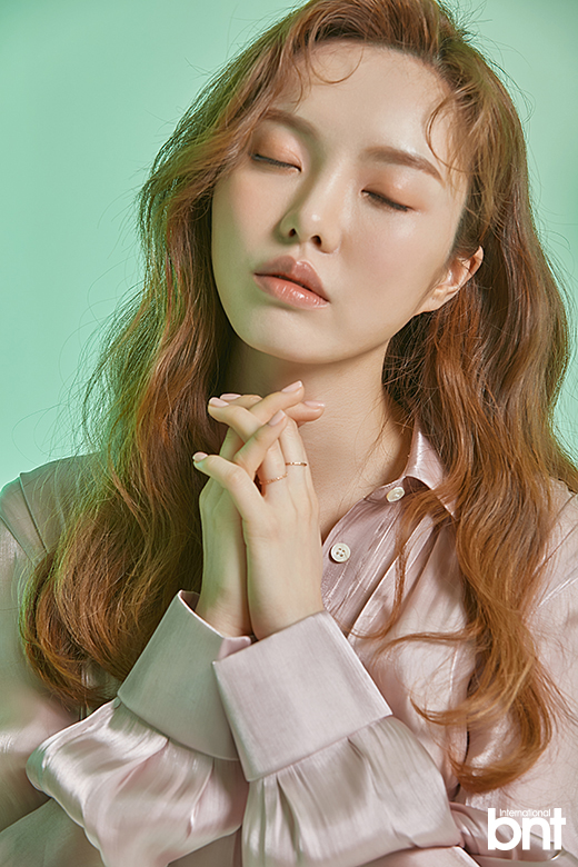 Lily praised the Momoland JooE.Flower lilies with pure white color. Heres a singer who resembles the lilies.Lily, an attractive singer who wants to capture all the colors, although the color is not clear in one color, recently took a picture with bnt.When I built my name, my real name was so common and I did not know what color I had, so I was worried about how to build it.The reason I chose Lily, which means lily, as the name is because any color is painted on white color.Lily, who is planning to work hard in the future, revealing her aspiration to express any color like white, and asking him to look forward to the various colors he will show.He has shown a lot of charms that he does not know his color throughout the filming and interview. I am looking forward to touching the public with what voice and song he will make in the future.In particular, Lily has a history of being a vocal trainer and vocal director of girl group Momoland.Asked about the episode, he said: In fact, there are no special episodes and Momoland member Nancy was so pretty that she was memorable.At the time of training, I was more beautiful than a pretty singer, but I taught hard to be a singer who is good at singing.kim myeong-mi