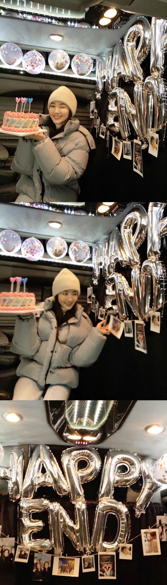 Actor Park Min-young thanked his colleagues who worked together.Park Min-young posted several photos on his Instagram on the 2nd, along with an article entitled Mignon Team is the best, I love black and black # Mokhaewon Hi.In the photo, Park Min-young holding Cake is shown. Also beside him is a HAPPY END stationery balloon.The netizens who responded to this responded such as I was suffering, I was so hard at my sister and Mignon team is the best.On the other hand, Park Min-young is playing the role of Mokhaewon in the JTBC drama I will go if the weather is good which is currently on air.