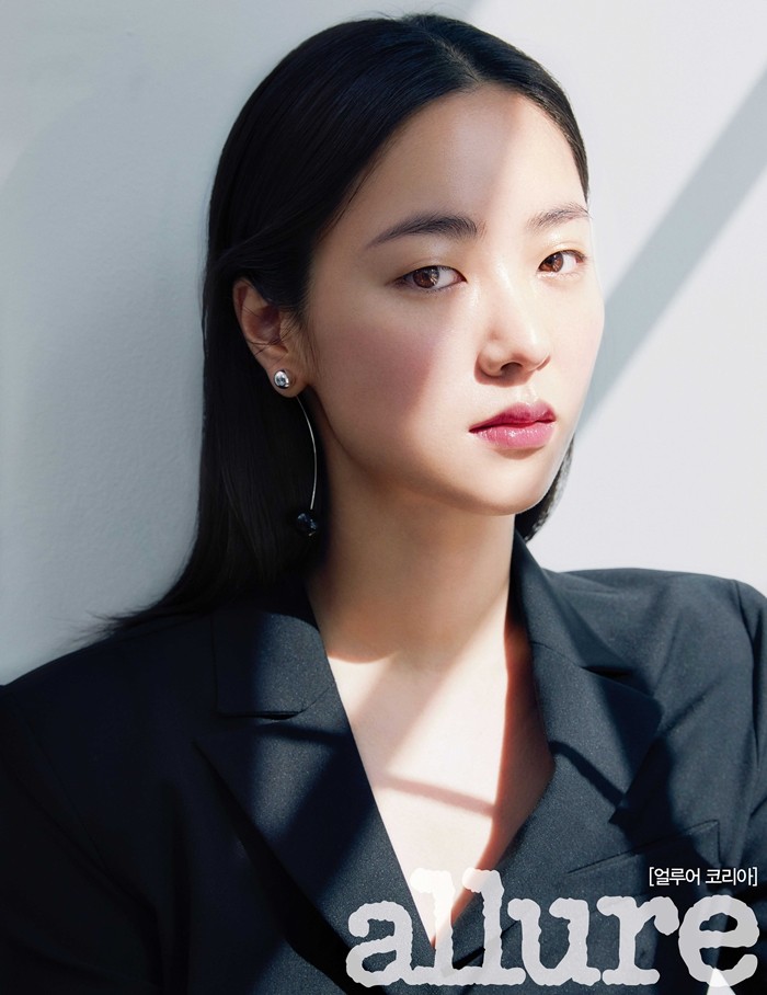 Beauty Film, which features the charm of Actor Jeon Yeo-been, has been unveiled.The video, which was released through magazine Allure Korea on the 2nd, shows the beauty of Jeon Yeo-been, which shows various beauty from neatness to alluring elegance.The secret to the various beauty of Jeon Yeo-been can be found through Beauty Film, Allure Korea added.The charm of Jeon Yeo-been can be found on Allure Korea SNS.