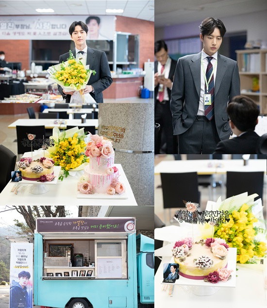 Actor Park Hae-jin greeted MBC tree Drama Lame International team and fans on the 14th anniversary of debut, receiving Simona Babčáková, flowers and cakes, and taking a happy pose.Park Hae-jin is busy with the filming of MBC Drama Lame International.In the midst of a difficult time and stagnation due to the Corona 19 virus, the filming site is taking a lot of pictures with a laughing scene under the meticulous management of the production team, keeping the principles such as thorough mask writing, hand disinfectant and heat detector beach.Park Hae-jin, who is busy with Lame International hot-blooded shooting, is also famous as a representative actor who has done his part as an actor as he has welcomed debut every year on the set.The 14th anniversary was also warmly celebrated in the celebration of the Lame International team.Although overseas fans can not visit the site, they sent flowers and Gift and cheered on the completion of the shooting and showed the fan down to the actor.In particular, Park Hae-jins long-time companion, the fan cafe Park Lover, prepared Simona Babčáková and coffee tea to pray for the health of Actor and staff, giving a healthy and bright smile to the virus-stricken Drama scene.Park Hae-jin thanked all those who have been together for the time being and said, I support everyone who is suffering from various problems.We also promised to do our best to ensure safety and complete good works, and once again we learned that it is such a great blessing to be able to celebrate the 14th anniversary with good people.We all keep the rules safely and hope that we will be able to complete the drama safely and give the viewers a break, and always be healthy. Lame Internet will be broadcast in May following The Mans Memory.Photo = Mountain Movement