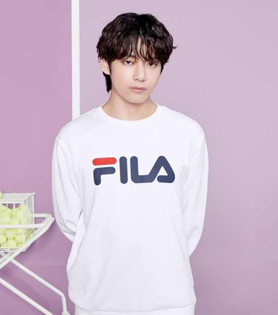 Group BTS V made fans excited with its warm appearance.On the 1st, Fila Indonesias official SNS posted new photo pictures of BTS members in turn, which featured members who showed off their charms.Among them, V was a man-to-man with the Fila logo, and he gave off a unique aura, and his eyes were on V, who covered one eye with his hand and raised his head slightly.The V was overwhelmed by his intense eyes, especially with the superior V visuals, including his sharp nose, his sleek jawline, and his thick lips.Fans who encountered the photos responded such as I can not hide my good looks, I am drunk in a real atmosphere and I am warm.
