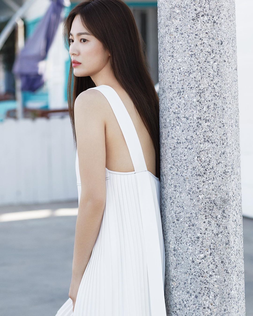 Seoul=) = Actor Song Hye-kyos beautiful looks have been highlighted recently.Song Hye-kyo recently posted a photo of himself on Instagram with a shoe brand.The photo shows Song Hye-kyo leaning against the wall, looking at the camera and emitting a subtle charm.In the following photos, Song Hye-kyo wearing a pure white dress is showing various poses.Song Hye-kyos extraordinary beautiful looks, which are not always changing, are catching the eye.Meanwhile, Song Hye-kyo is currently reviewing the appearance of the film Anna.
