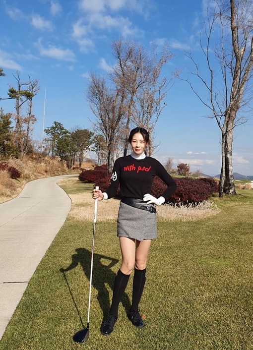 Former National player gymnast Shin Soo-ji flaunted his Golfware Model down fitShin Soo-ji posted a picture and post on his Instagram account on Thursday.On this day, Shin Soo-ji laughed, leaving the article Shindong for 6 years, lets increase my skills as much as pretty clothes! # Golf # Standing # Clothes.Shin Soo-ji, who is currently working as a model for a Golfware brand, has taken his gaze as he shows off his eight-body body with a small face and long legs.On the other hand, Shin Soo-ji has recently appeared on SBS Plus entertainment Good Friends.