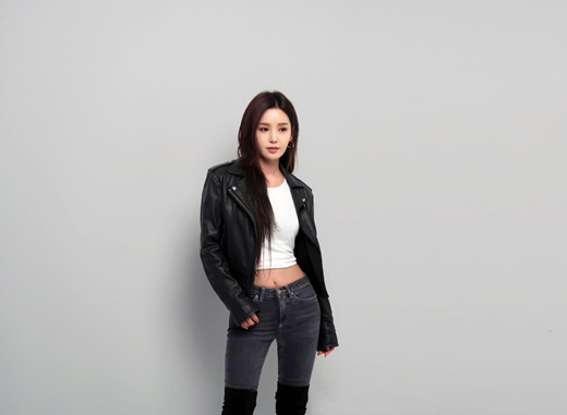 Actor Nam Gyu-ri becomes new face for online gameNam Gyu-ris agency, Nanda Nada, said on March 3 that Nam Gyu-ri was selected as Nexons popular online FPSGame Sudden Attack Model.Nam Gyu-ri has been re-examined through Sugar Man 3, which was broadcast earlier this year, and has recently received a lot of love calls from the advertising industry.An agency official said, In the Sudden Attack ad, you can see the reversal charm of Nam Gyu-ri.I hope you will look forward to seeing what her bright and luxurious image will be in harmony with Sudden Attack. Nam Gyu-ri, who is also known as a game enthusiast who enjoys various Game, is expanding his acting spectrum in dramas such as Imong, Terius behind me, and Red Moon Blue Year after turning to Actor, and is now spurring preparations for the Seiya album, which is scheduled to be fully comeback in April-May.On the other hand, from the 2nd, Sudden Attack users can enjoy the game by setting the Nam Gyu-ri character, and can listen to the character effect sound recorded by Nam Gyu-ri.