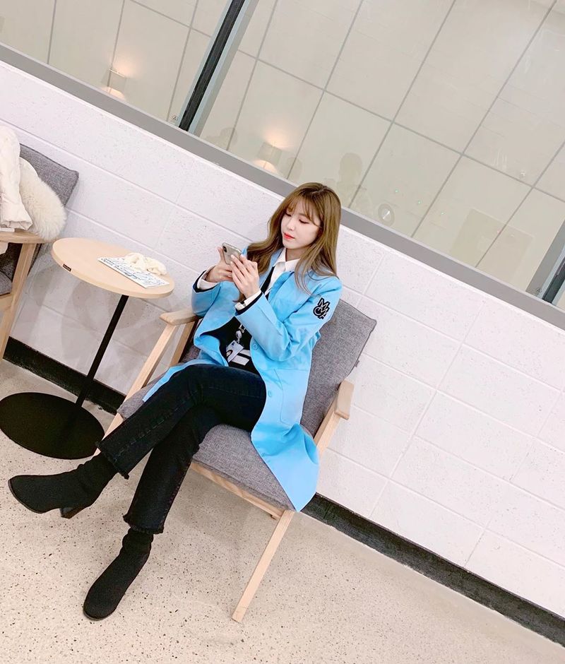 Jun Hyoseong flaunted his elongated legSinger and Actor Jun Hyoseong uploaded a photo to his instagram on April 2 with the phrase I work with the Ministry of Culture, Sports and Tourism.In the photo, Jun Hyoseong is on his cellphone with a long leg, which he showed off his beauty with long wave hair and white skin.han jung-won