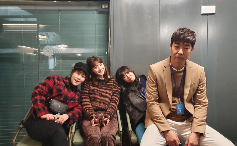 Actor Choi Kang-hee, Yoo In-young, Lee Jong-hyeok and Kim Ji Youngs group photos were released on SBS new drama Good Casting.On April 3, Yoo In-young posted a picture on his Instagram with an article entitled We are!!! Good castingThe photo shows Kim Ji Young, Yoo In-young and Choi Kang-hee sitting side by side. The innocent beauty of the three female actors catches the eye.Lee Jong-hyeoks pointed look, sitting alone, also attracts attention.The fans who responded to the photos responded I am expecting my first broadcast, I think it would be fun to see Chemie and I want to see it soon.delay stock