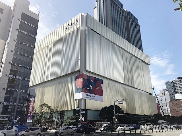 디올 대표 사진