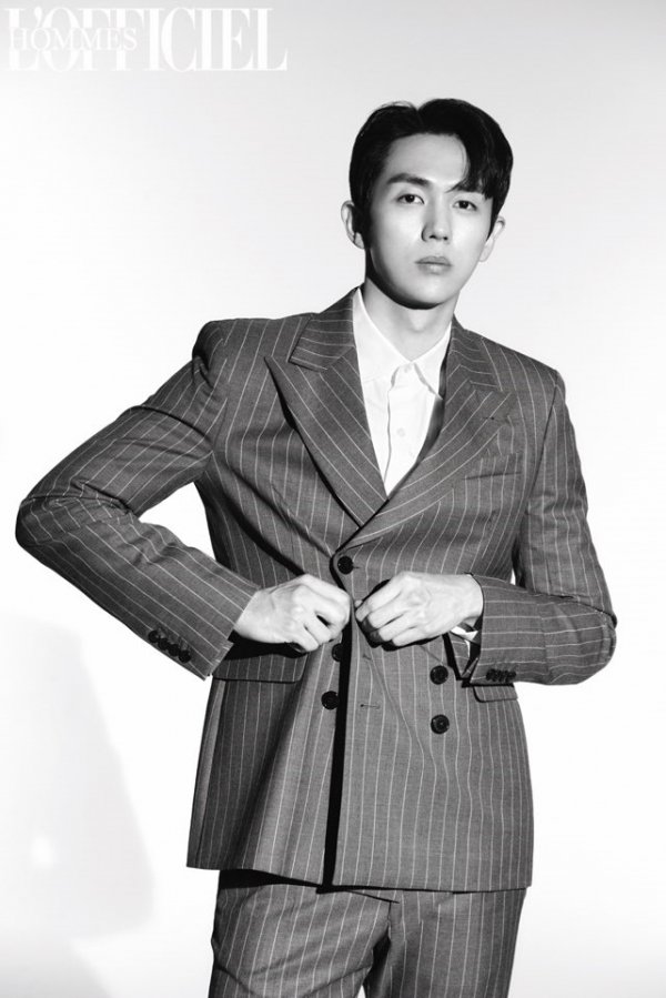 Lim Seul-ong has created a unique model force.Lim Seul-ong released pictorials and interviews in the spring and summer issue of the French-emotional mens magazine, Lopiciel Homme YK Edition in 2020.Lim Seul-ong, a more mature and masculine pictorial, caught the attention of viewers.In the public picture, Lim Seul-ong showed stylish charm from a unique print shirt to a classic suit and denim.It is a unique physical and unique chic atmosphere that perfectly digests all the costumes and exclaims.In particular, Lim Seul-ong is the back door that caught the scene with his eyes and professional poses that changed every moment according to the camera shutter.In addition, it is known that this picture shows passion for Acting and music, and expectations for pictorials and interviews are growing.On the other hand, Lim Seul-ongs sensual pictorials and more interviews can be found in the spring and summer issue of Ropiciel Homme YK Edition published on April 7th.