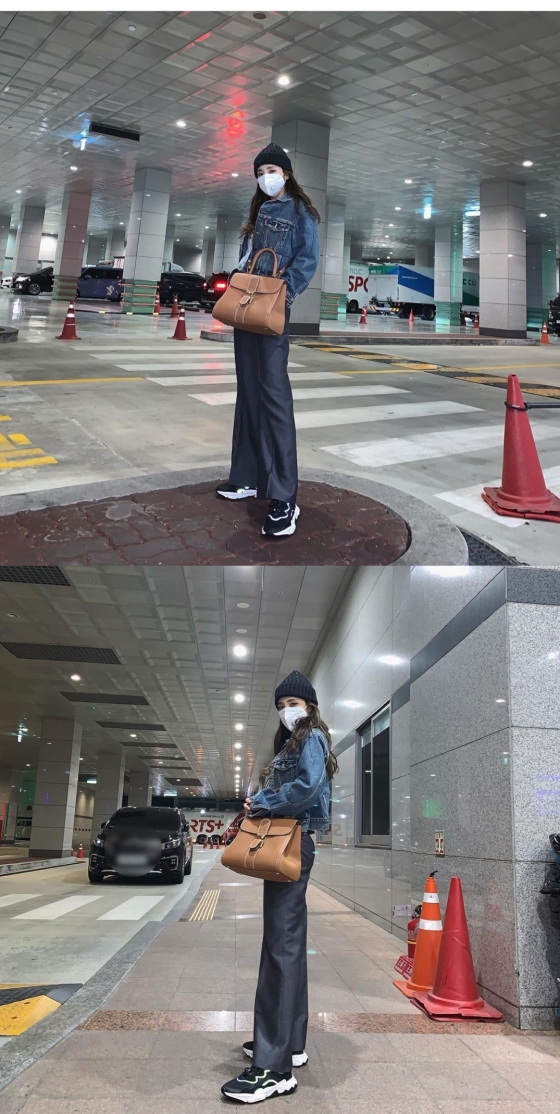 Singer San Daraa Park went home to Gong Yoo.San Daraa Park posted several photos on his Instagram on the 3rd with an article entitled way home. gonpi gonpi.The photo shows a picture of a mountain Daraa Park posing in a Mask, which appears to have left a certification shot in the parking lot before work.The netizens who responded to this responded that they go carefully and I worked hard today.On the other hand, San Daraa Park is appearing on MBC Everlon entertainment program Video Star which is currently on air.