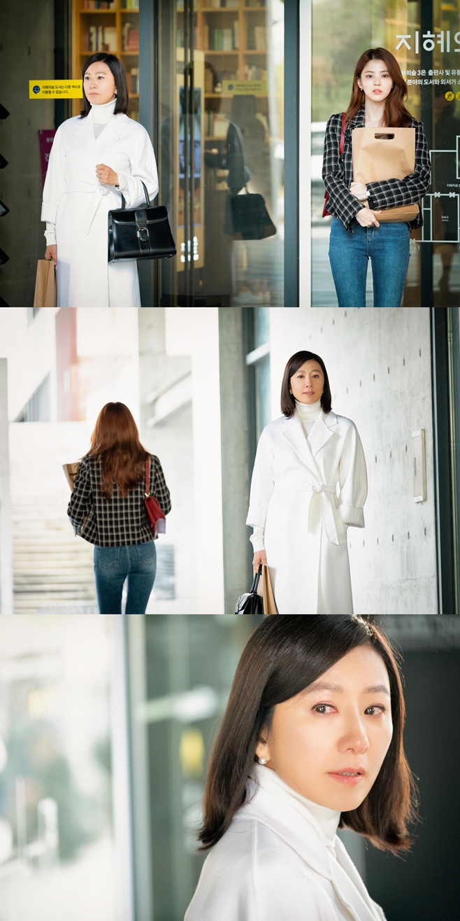 The World of Couples Kim Hee-ae and Han So Hee reuniteIn the third episode of JTBCs Golden World of Couples (played by Joo Hyun and directed by Mo Wan-il), which will be broadcast on the 3rd, Ji Sun Woo (Kim Hee-ae) faces the unhappiness and Han So Hee.After the betrayal of her husband Lee Tae-oh (Park Hae-joon) and her friends, she was revealed to be pregnant and Sun Woos World was shattered.When he realized that his world, which he thought was perfect, was a sand castle built on a false one, Sun Woo gave Lee a last chance in anticipation of trust, but Lee finally responded to Sun Woos faith with deception.So, Ji Sun Woo told Lee Tae-oh about the pregnancy of Lee Yong-hee, and once again he deceived himself and looked at Lee Tae-oh, who ran to Yeo Dae-kyung, with a cold gaze.Among them, the steel released on the day included the meeting of Shin Woo and Dae Kyung Breathtaking.Both of them pretend to be calm, hiding secrets, but their inner feelings are infested.I try to endure it, but there are many emotions in my eyes toward the lady, such as Furious, betrayal, and despair.The road that returned from Jeju Island trip was put in Lee Tae-ohs jacket, and after confirming the positive test with the pregnancy tester, he also visited the hospital of Ji Sun Woo.While she is confident of Lee Tae-ohs love, she is shaking in front of the relationship between Ji Woos leisure and elegance, and couple.In the third episode, the feelings of Ji Sun Woo do not stop.Sun Woo, who fell from perfect happiness to hell, Lee Tae-oh, who was on the brink of betrayal, and Choices of the female who became pregnant, complicated and created a storm.Sun Woo, who hesitated in sudden unhappiness, but now begins to aim at Lee Tae-oh.Lee Yong-hae, who informed Lee Tae-oh of his own movement, is raising the curiosity of viewers about what kind of Choices he will do in the future, starting with the announcement of the pregnancy of Lee Tae-The couples World production team said, Sun Woo, who faces misfortune, is intensely racing with another emotion than the first and second times.The truth that is revealed as you sell it attracts Sun Woo to the bog, but please watch Sun Woos Choices, which never backs down, he said. We will confirm Kim Hee-aes true value again.On the other hand, The World of Couples will be broadcast on JTBC at 10:50 pm on the 3rd.