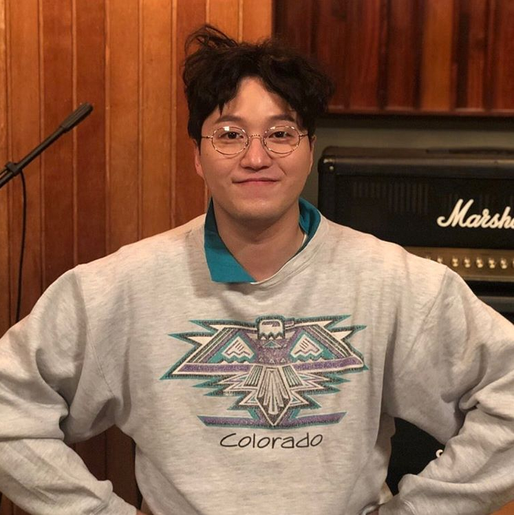 Actor Kim Dae-myung has released a behind-the-scenes cut of sweet doctor.Kim Dae-myung posted a picture on his instagram  on the 3rd with an article entitled I am a wise doctor and I am a piano.The photo shows Kim Dae-myung, who was filming the band scene, with his disheveled head and clothes showing the characteristics of the Yang Seok-hyung character in the play.On the other hand, Spicy Doctor Life is broadcast every Thursday at 9 pm tvN.Photo = Kim Dae-myung Instagram  
