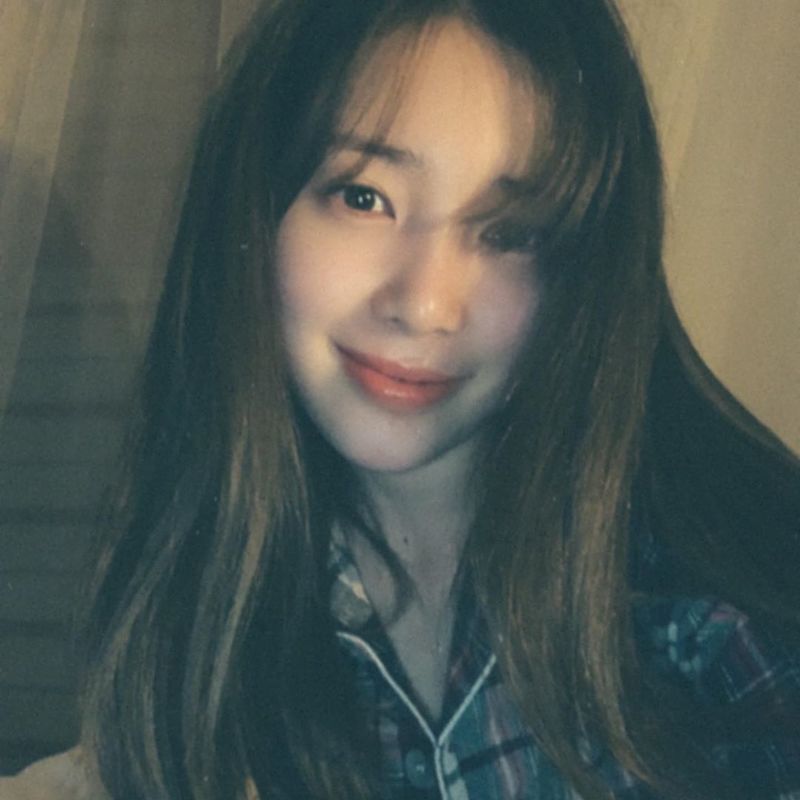 Yoon Chae-kyung showed off her Beautiful looks even in her pajamas.Group April member Yoon Chae-kyung posted two photos on his instagram on April 3.Yoon Chae-kyung is staring at the camera with a smile on his face. He boasts a cool face and a shy smile.han jung-won