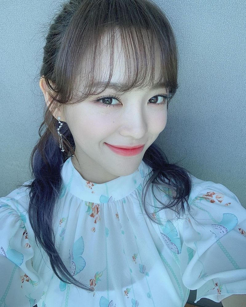 Group Gugudan member Sejeong boasted fresh beauty.Gugudans official Instagram page reads on April 4, To Flower + SKYLINE, which was like a comprehensive gift set today. This moment with my best friends (Gugudan official fandom name).I hope everything will shine more. Please shine with Sejeong today. The picture shows a winking Sejeong, whose white-green skin and distinctive features make her look even more beautiful.The fresh atmosphere of Sejeong also attracts attention.The fans who responded to the photos responded such as It is so beautiful, It is lovely and It is the best stage today.delay stock